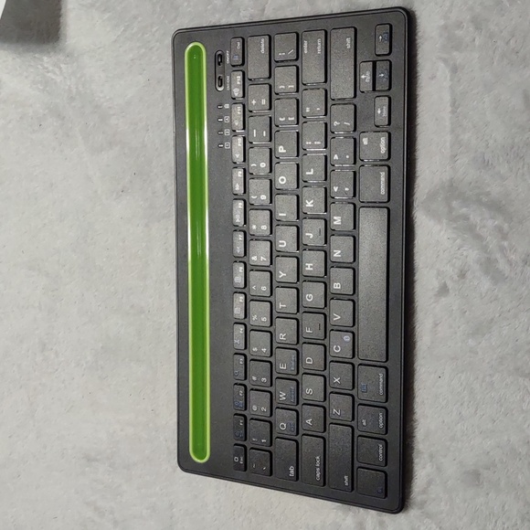 Bluetooth keyboard - Picture 2 of 3